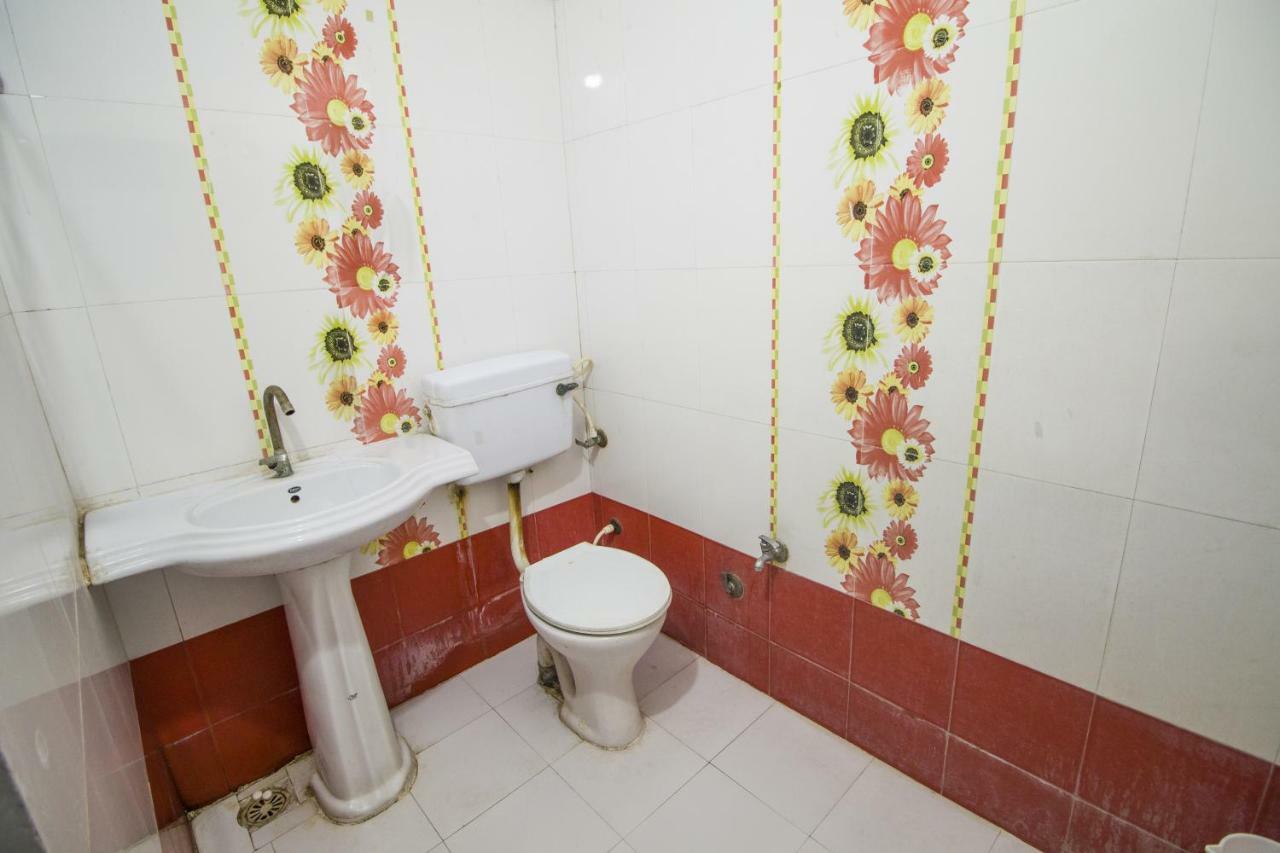 Hotel Gujarat Palace Ujjain Exteriör bild