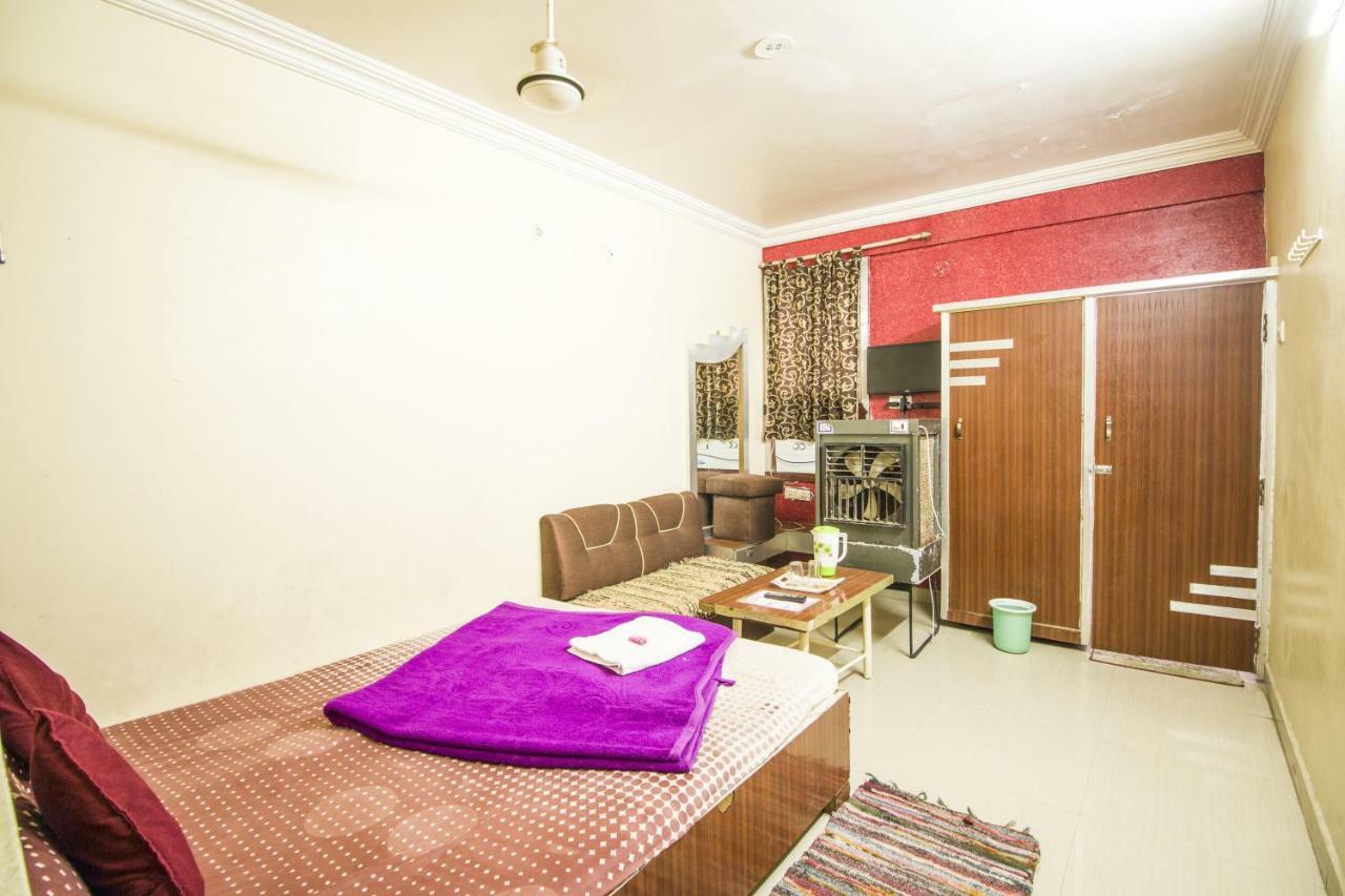 Hotel Gujarat Palace Ujjain Exteriör bild