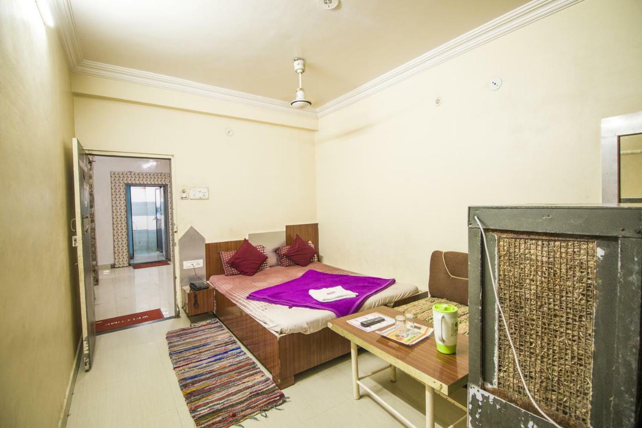 Hotel Gujarat Palace Ujjain Exteriör bild