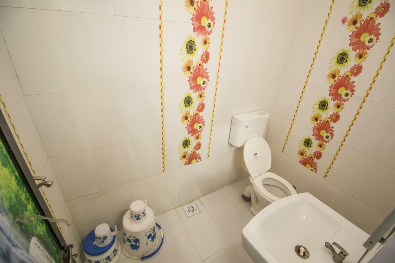 Hotel Gujarat Palace Ujjain Exteriör bild