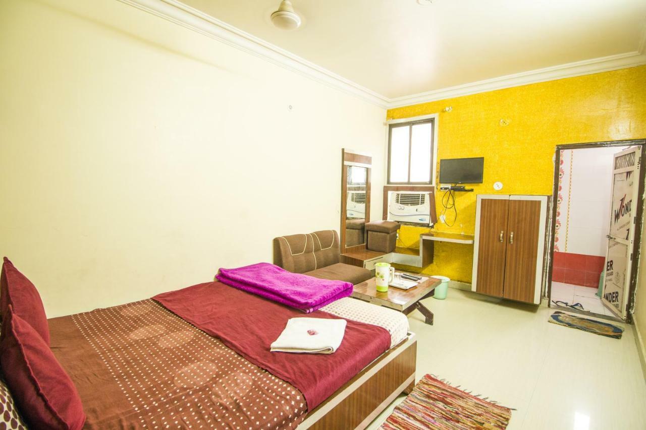 Hotel Gujarat Palace Ujjain Exteriör bild
