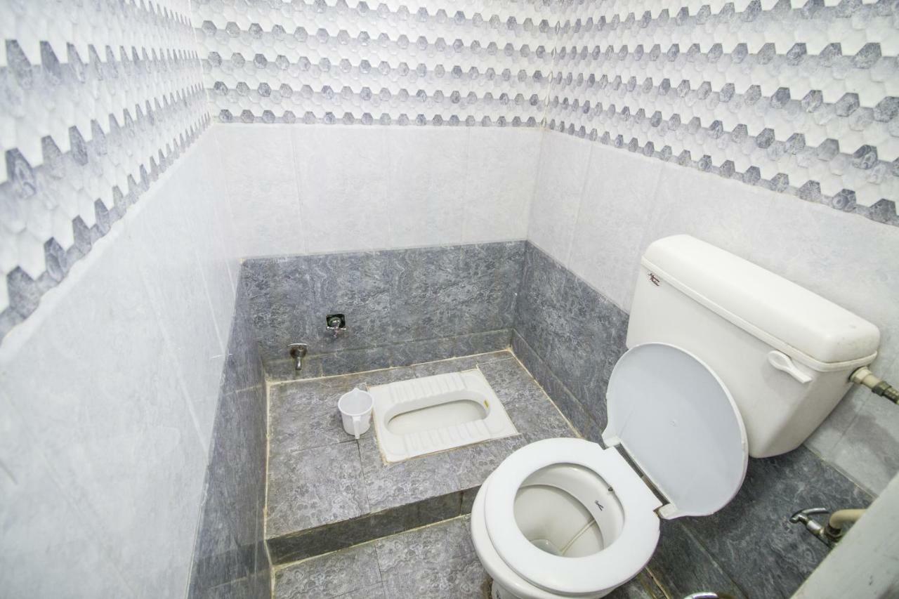 Hotel Gujarat Palace Ujjain Exteriör bild
