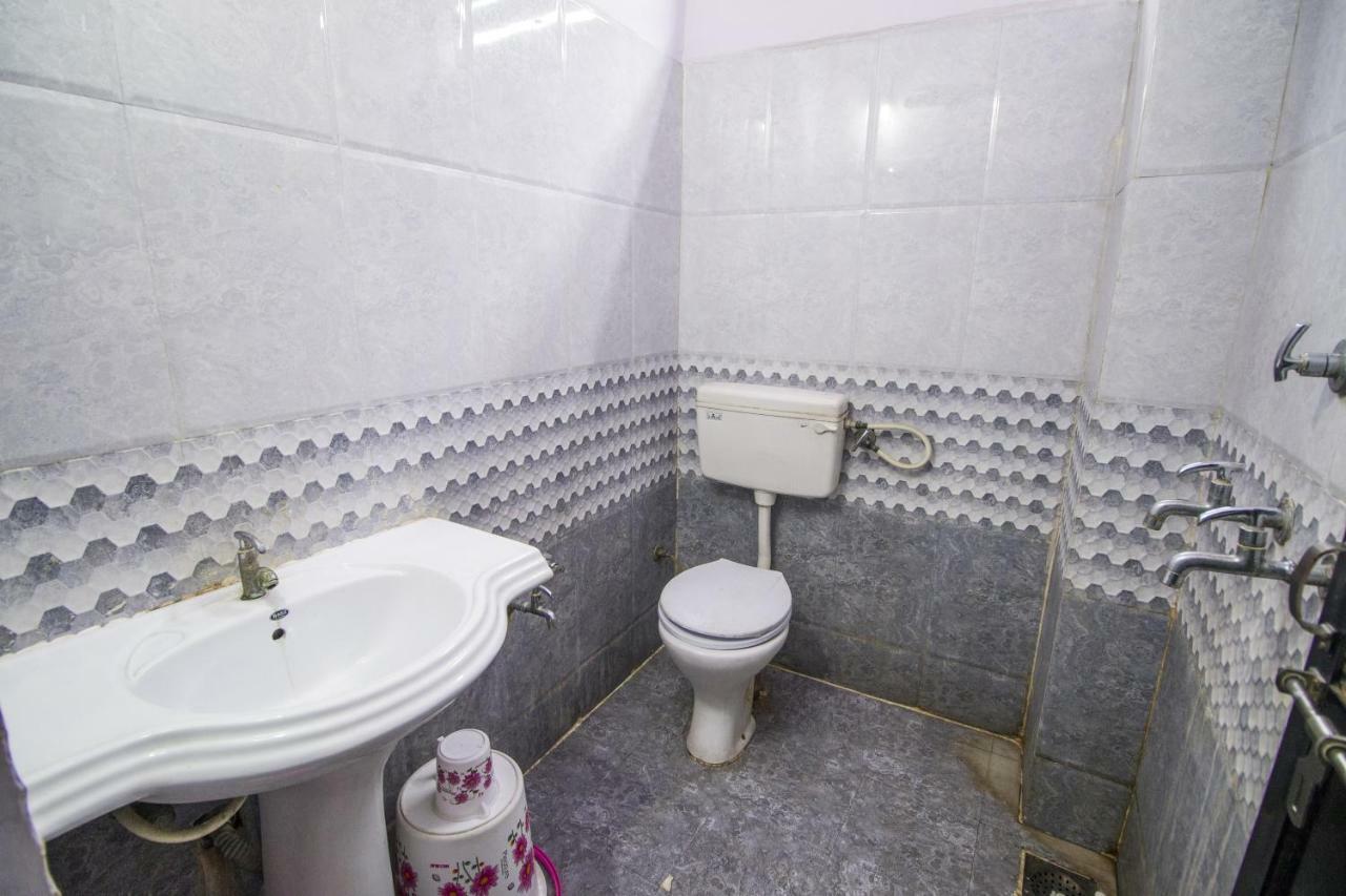Hotel Gujarat Palace Ujjain Exteriör bild