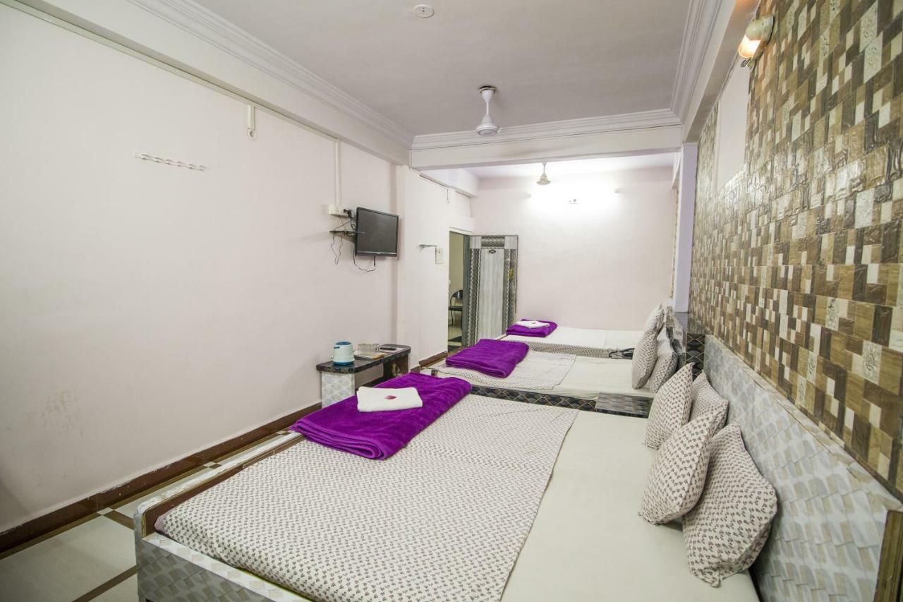 Hotel Gujarat Palace Ujjain Exteriör bild