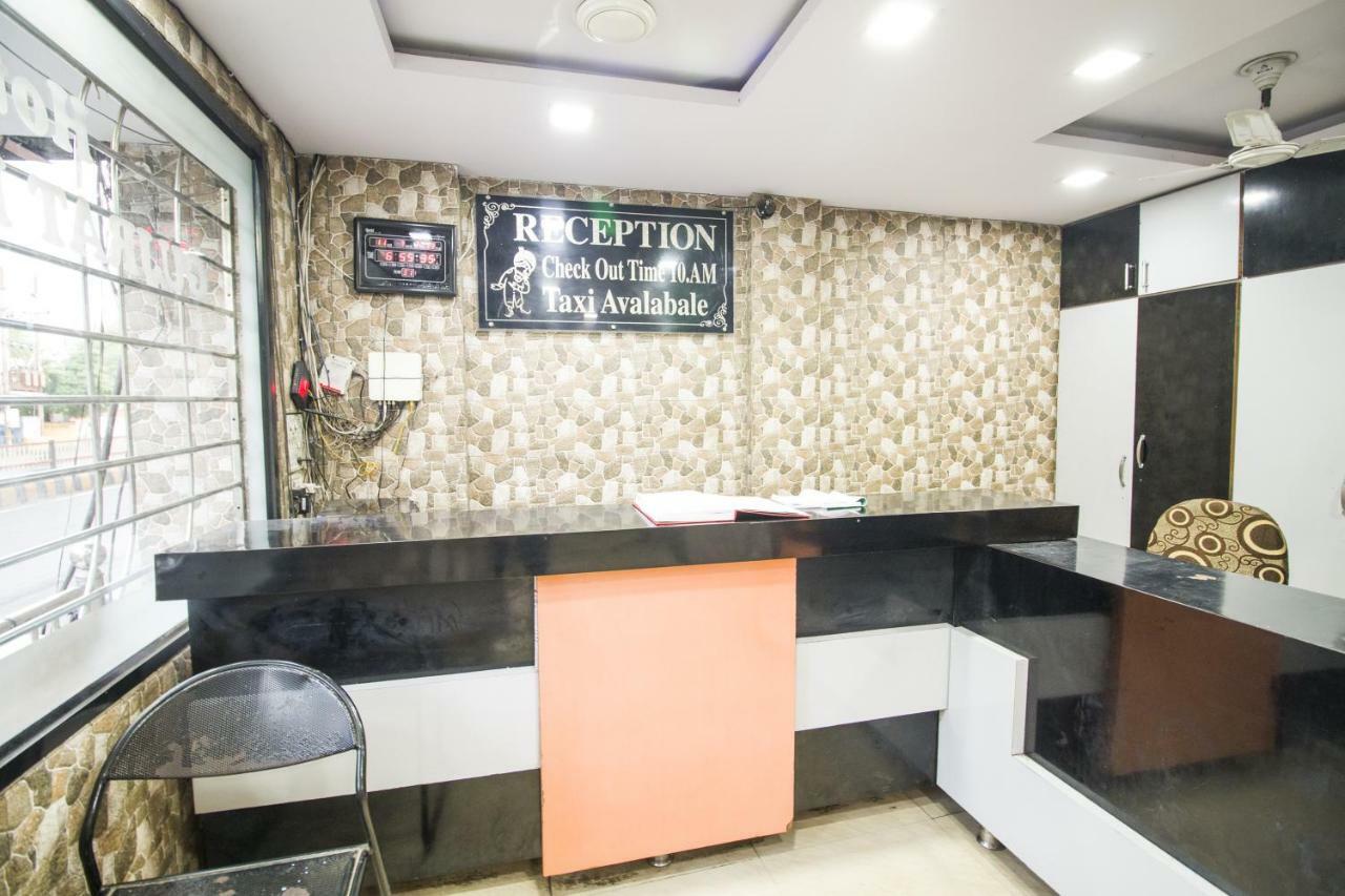 Hotel Gujarat Palace Ujjain Exteriör bild