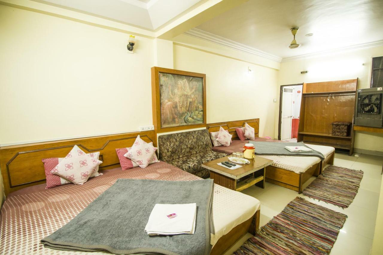 Hotel Gujarat Palace Ujjain Exteriör bild