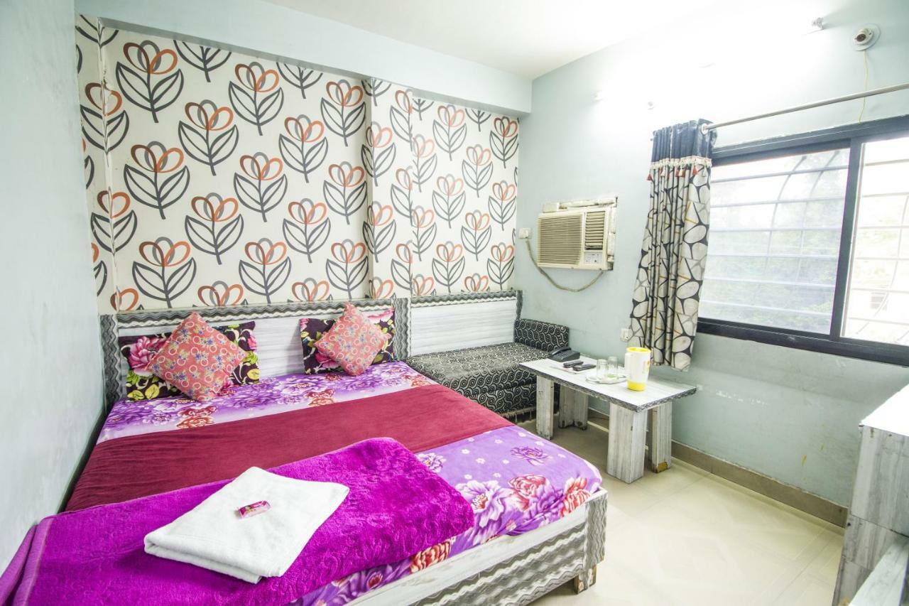 Hotel Gujarat Palace Ujjain Exteriör bild