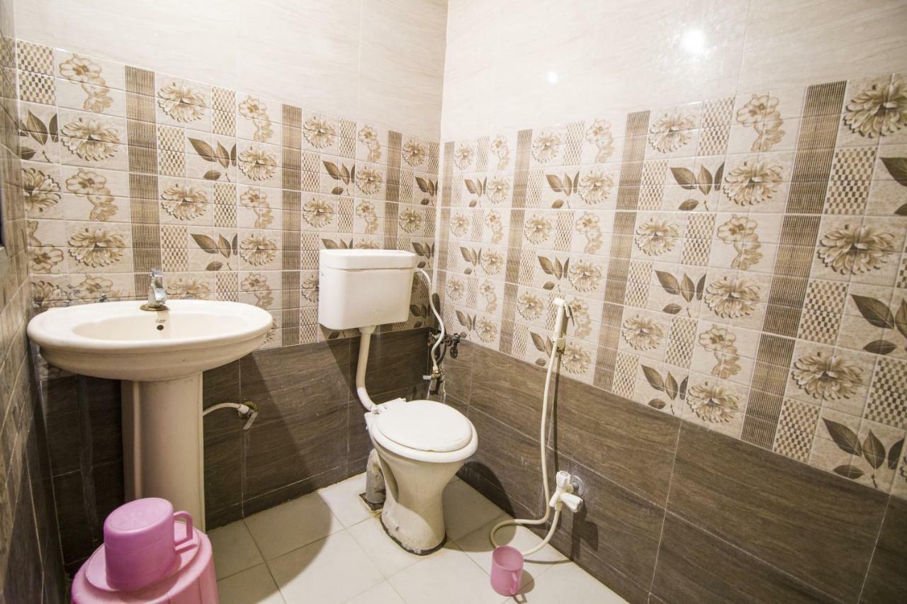 Hotel Gujarat Palace Ujjain Exteriör bild