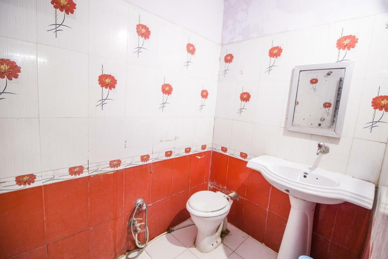 Hotel Gujarat Palace Ujjain Exteriör bild
